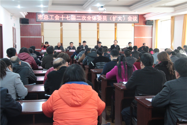 3月11日，梧州市總工會(huì)召開十七屆二次全委會(huì)（擴(kuò)大）會(huì)議，市委副書記蔣海東發(fā)表講話，市總工會(huì)黨組書記、常務(wù)副主席朱明勝作