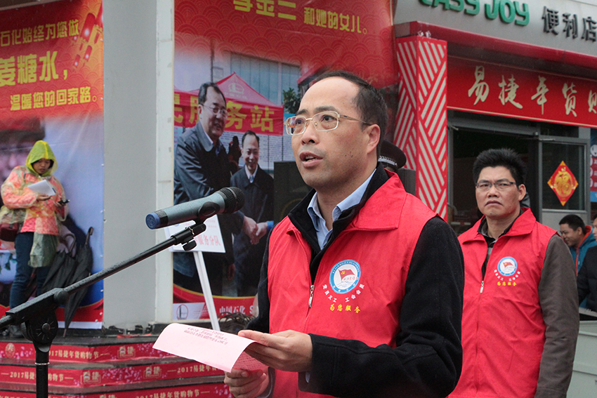 市委常委、組織部部長(zhǎng)張惠強(qiáng)在“暖流活動(dòng)”啟動(dòng)儀式上發(fā)表講話.jpg