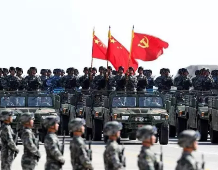 今天八一，致敬中國軍人！
