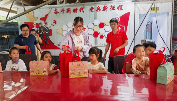 藤縣總工會(huì)開展“六一暖童心 關(guān)愛護(hù)成長(zhǎng)”系列慰問活動(dòng)，為300余名特殊群體兒童送溫暖