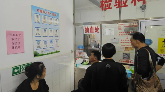 龍圩區(qū)總工會為困難職工、農(nóng)民工等群體人員開展免費體檢活動